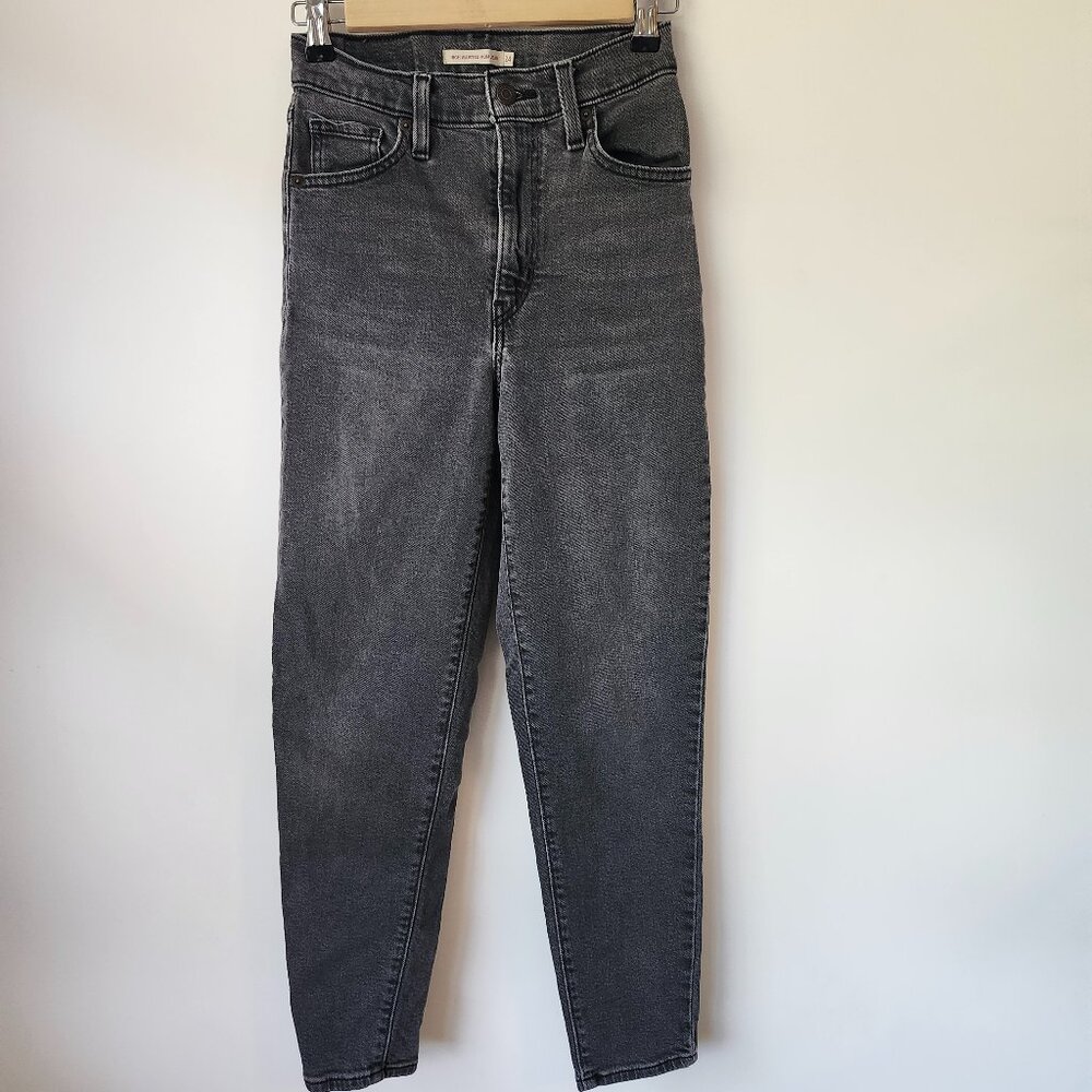 Levi’s High-Waisted Mom Jeans Size 24 — Gray-Black Wash, Excellent Condition